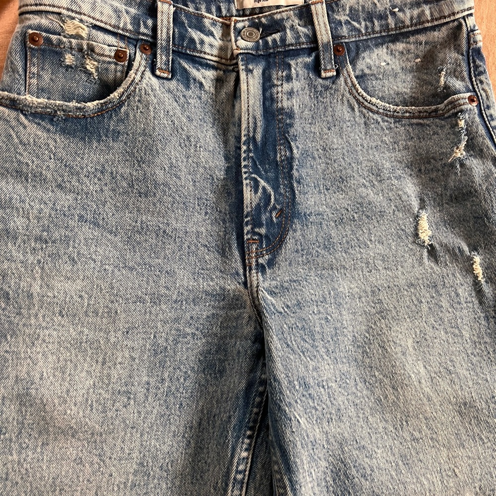 High Rise Light Blue Jeans - Picture 7 of 8